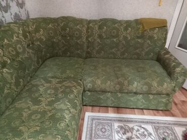 угловой диван кровать: Цвет - Зеленый, Б/у