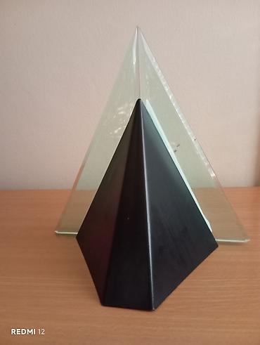 ikea cipelarnik plasticni: Dekorativne piramide – set od dve - Materijal: jedna piramida od — 1