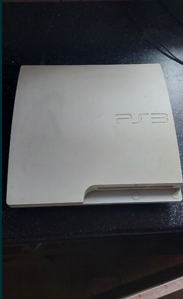 PS3 (Sony PlayStation 3): Пс3 на запчасти. один джойстик черный. включается но не показывает