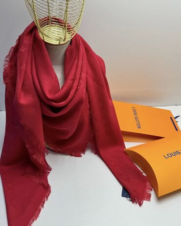 Baş geyimləri: Brend şərflərin və yaylıqların replikası, qiymətlər 25 manatdan — 11