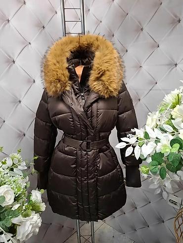 pull and bear komplet: Ženska zimska jakna sa krznom na kapuljači - Model: duga, prošivena — 3