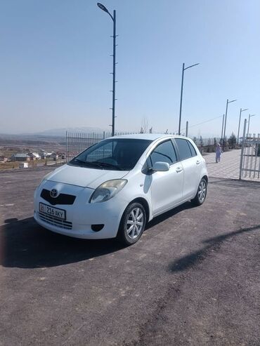 Toyota: Toyota Yaris: 2007 г., 1 л, Механика, Бензин, Хэтчбэк
