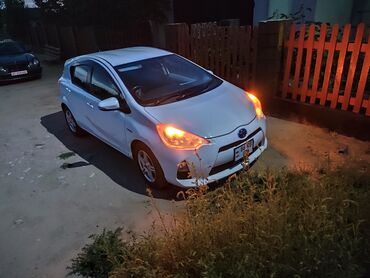 домкраты на авто: Toyota : 2013 г., 1.5 л, Автомат, Гибрид, Хэтчбэк