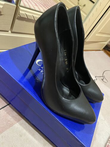 туфли женские 37 размер: Туфли 38.5, цвет - Черный