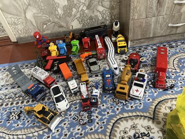 педальные машинки ссср: За все 2000 сом. Игрушки большие, все работают на батарейках. Поезд на