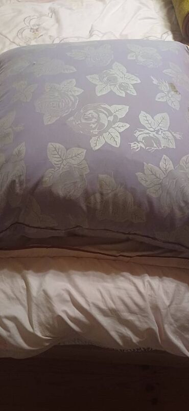 Матрасы: Tam təmiz və səliqəli vəziyyətdə yastıq,yorğan, döşək satılır. Yastıq