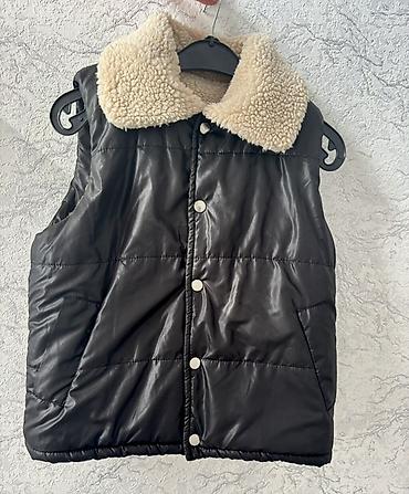Üst geyimləri: Zara model godekce.Ideal veziyyetdedir yeniden secilmir. 1-2 defe — 2