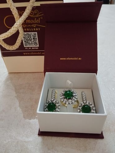 Zərgərlik dəstləri: Zərgərlik dəsti – EFE Model Jewellery Tərkib: - Qızılı rəngli sərt — 9