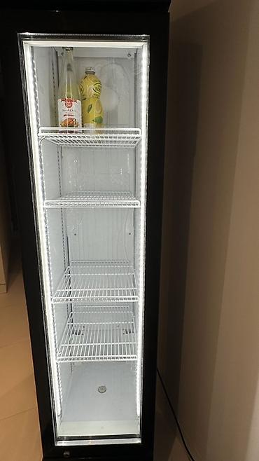 Vitrin tipli içki soyuducusu. Soyuducu işlənmişdir,yer olmadığı üçün lalafo.az -da Vitrin tipli içki soyuducusu. Soyuducu işlənmişdir,yer olmadığı üçün
