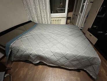 две кровати с матрасами: Двуспальная кровать, Б/у, С матрасом, длина - 230 см