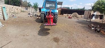 elektrikli dirt bike: Mavi rəngli kənd təsərrüfatı traktoru otbiçən qoşqu ilə təchiz — 7