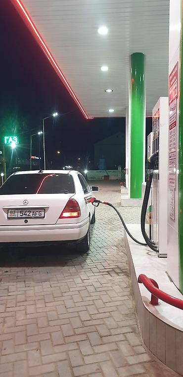 кочкор авто: Mercedes-Benz C-Class: 1994 г., 2.2 л, Кол менен иштөөчү, Бензин, Седан — 5