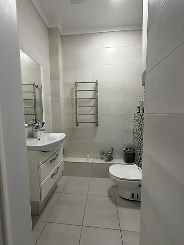 круглый: 🏡Продается 3-х комнатная квартира 📍 Район: Сквер Тоголок Молдо 🏢 — 5