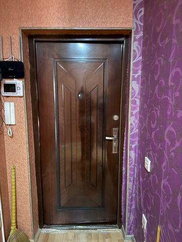 islenmis qapi satiram: Metall giriş qapısı - Material: möhkəm metal korpus, ağac teksturalı at lalafo.az islenmis qapi satiram: Metall giriş qapısı - Material: möhkəm metal korpus, ağac teksturalı