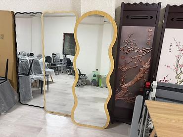 standing mirror: Декоративные напольные зеркала с волнистой рамкой - Современный — 2