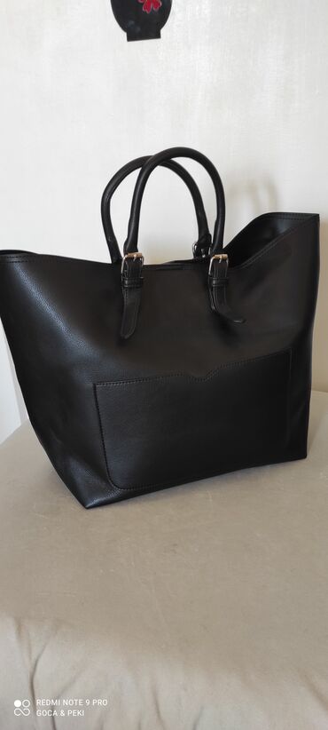 torba crna:  PIECES nova izrazito velika torba sa etiketom. Dužina ručki 22cm