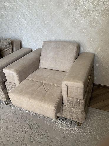 Divan və kreslo dəstləri: Bej rəngdə transformasiya olunan yumşaq mebel dəsti - Tərkib: 1 divan — 3