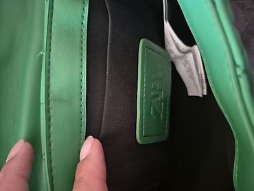 prstenje swarovski: Zara torbica.Kao nova. lanac zlatni masivan.Boja torbe je tamno zelena — 4