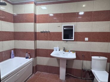 Uzunmüddətli kirayə mənzillər: Sahibindən kirayə təqdim olunur: Tam məkanlı mənzil . - Geniş və — 10