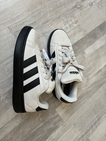 обувь больших размеров бишкек: Эркектердин кроссовкасы, 42.5, Adidas, Жаңы, Өзү алып кетүү, Акылуу жеткирүү