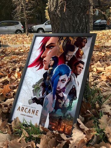 Картины: Картина с изображением цветов в вазе, оформленная в раму. Рама имеет — 5