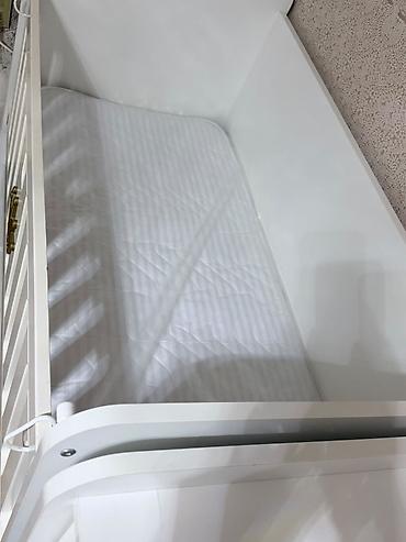 alibebe besik: Oğlan və qız üçün, İşlənmiş, Dördbucaq, Beşik, Dəstsiz, Matras ilə, Yellənmə mexanizmsiz — 4