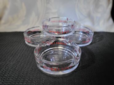 Čaše: Pepeljare 1 nove gorki list. Nove pepeljare pakovanje po dve. Cena za — 5