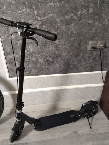Samokatlar: Scooter - hərşeyi işləkdir 120 kg qaldıra bilir qatlanıb açıla bilir
