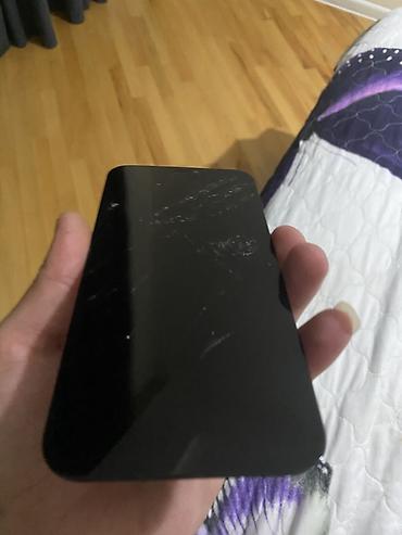 perexadnik iphone: Islek vezıyetdı. Sekılde gorunen nazıy catlar var. Istıfade zamanı — 4