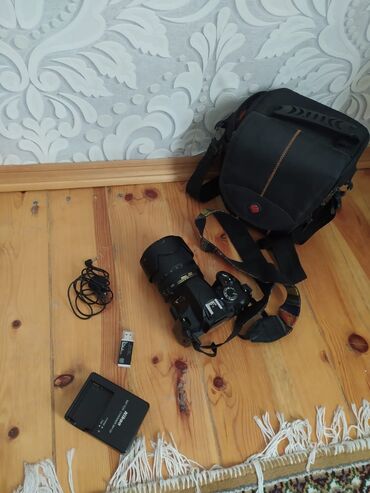 nikon d750: Nikon D 3200 Üstündə çantası, adaptoru, yaddaş kartı, kart fləşkası