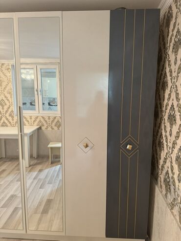 Divanlar: İşlənmiş, 6 qapı Düz dolab, Qarderob, paltar dolabı