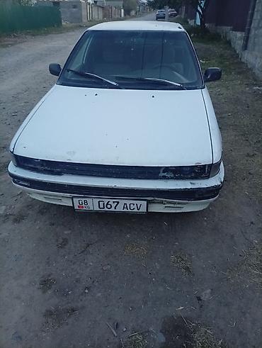 Toyota Corolla: 1990 г., 1.3 л, Механика, Бензин