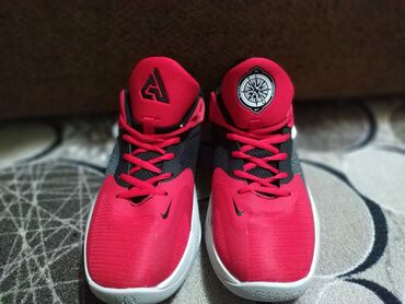 обувь 39: Nike ZOOM Freak 4.
Качество идеальное .
НОВЫЕ
размер 45