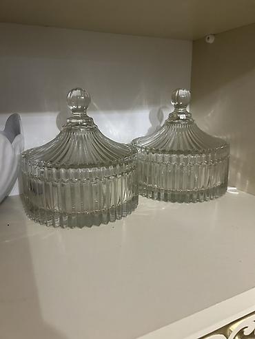 Şüşə qapaqlı qablar (2 si birlikde 20 azn)