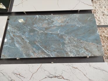 otağ qapları: Mavi-boz tonlarda mermer naxışlı böyük format keramika plitə - Rəng