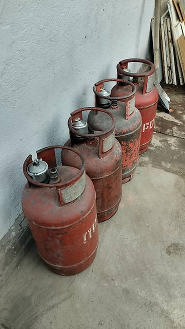Кухонные принадлежности: Продаю 4 газовых баллона с редукторами. Цена за один баллон. 2500 сом — 2
