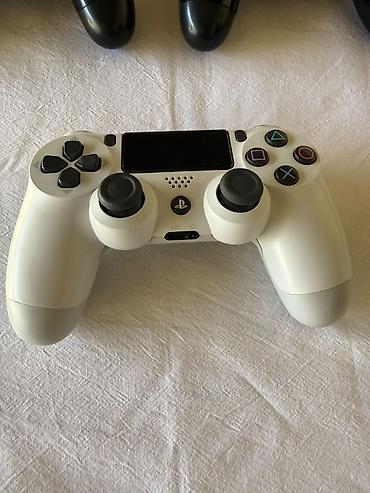 sto za pc: Soni PS 4 1Tb (sa tri dzojstika) i 19 igrica. Ocuvan i bez ostecenja — 3