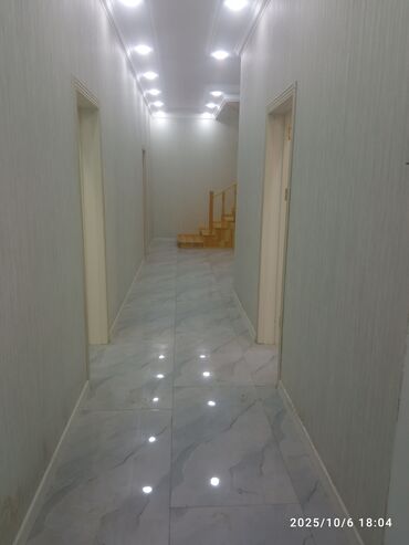 Həyət evləri və villaların satışı: İki mərtəbəli, geniş həyət sahəsi olan fərdi ev. Xüsusiyyətlər: - — 4