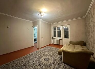 квартиры в бишкеке в районе политеха: 1 бөлмө, 29 кв. м, Хрущевка, 2 кабат, Косметикалык ремонт