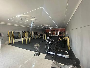 crossfit: Zal tam işləktir hamam kabina soyunub geyinmə otağ qadın kişi ayrı — 1