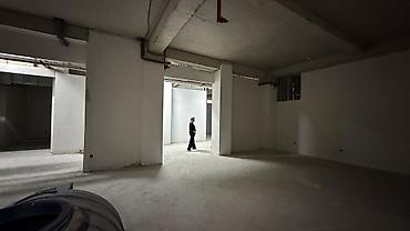 в офис: Сдается цокольный этаж площадью 415 м² в центре Бишкека. Локация: - — 2