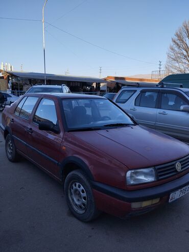 Volkswagen: Volkswagen Vento: 1993 г., 1.8 л, Механика, Бензин, Седан