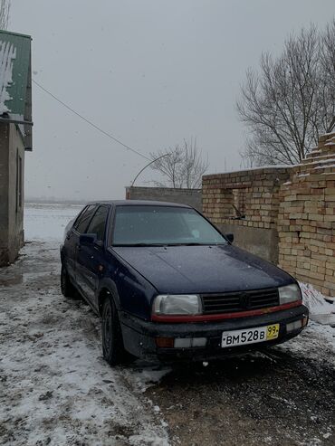 Volkswagen: Volkswagen Vento: 1993 г., 1.8 л, Механика, Бензин, Седан