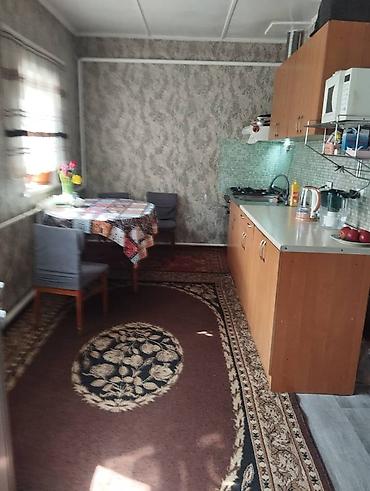 Продажа коттеджей и домов: Продаётся частный дом с большим двором.Имеются гараж, летняя кухня — 14