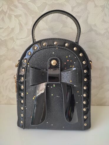сумка черного цвета: Продаю сумочку Качество хорошее Состояние новое Цвет черный Размеры
