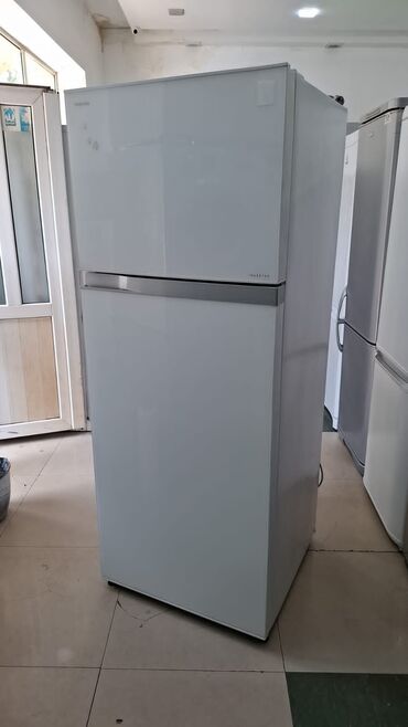 mini buzdolabı: Toshiba iki qapılı soyuducu - Rəng: ağ - Üst kamera: dondurucu, aşağı