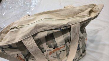 спортивная сумка: Эксклюзивная сумка на каждый день с удобным ремешком и интересным