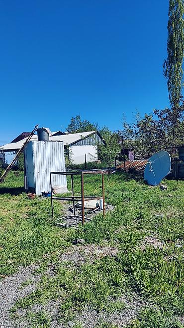 Продажа коттеджей и домов: Продается дом в городе кара-балта участок 10 соток территория большая — 8