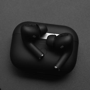 Qulaqcıqlar: Qara rəngli simsiz Bluetooth qulaqlıq və şarj qutusu. In-ear silikon — 1