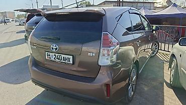 Toyota Prius V: 2017 г., 1.8 л, Автомат, Гибрид, Универсал